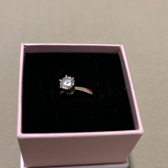 Diamond ring - Picture 2 of 2